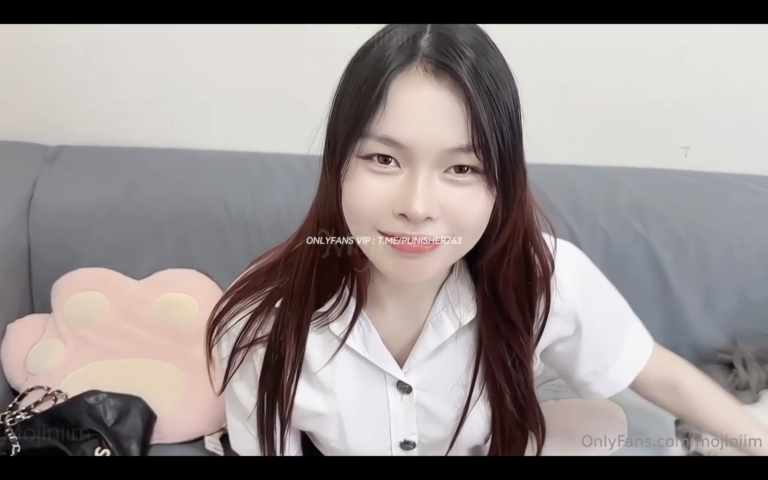 คลิปหลุด Onlyfans mojiniim น้องนิ่ม สาวสวย บ้าเย็ด มาหาเพื่อนที่ห้อง แหกขาให้เบ็ดหี ก่อนโดนเย็ดคาชุดนักศึกษา